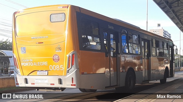 Companhia Carris Porto-Alegrense 0085 na cidade de Porto Alegre, Rio Grande do Sul, Brasil, por Max Ramos. Número da foto: #8877749.