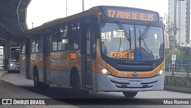 Companhia Carris Porto-Alegrense 0028 na cidade de Porto Alegre, Rio Grande do Sul, Brasil, por Max Ramos. Número da foto: #8877782.