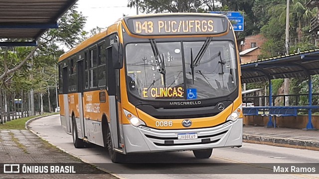Companhia Carris Porto-Alegrense 0086 na cidade de Porto Alegre, Rio Grande do Sul, Brasil, por Max Ramos. Número da foto: #8885361.