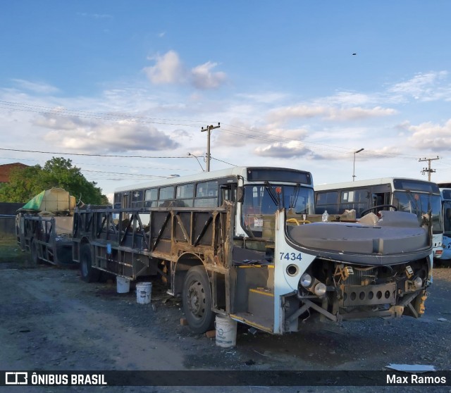 Sucata e Desmanches 7434 na cidade de Alvorada, Rio Grande do Sul, Brasil, por Max Ramos. ID da foto: 8888355.