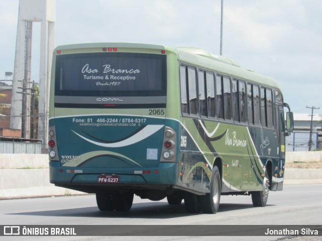 Asa Branca Turismo 2065 na cidade de Jaboatão dos Guararapes, Pernambuco, Brasil, por Jonathan Silva. Número da foto: #8889379.