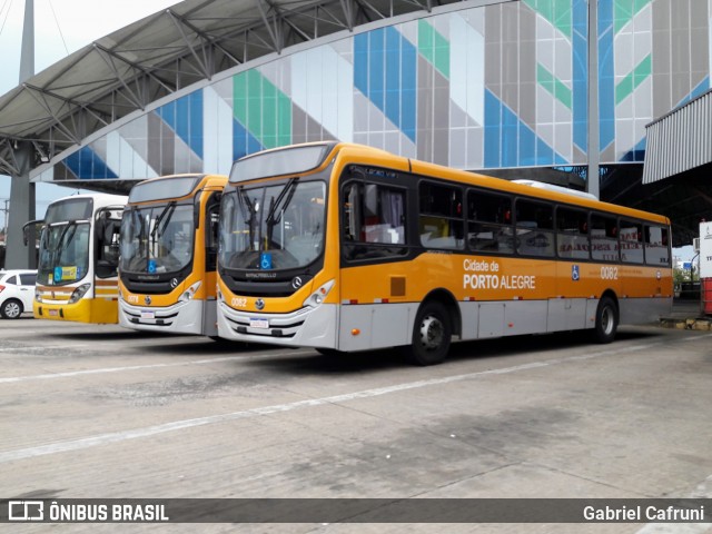 Companhia Carris Porto-Alegrense 0082 na cidade de Porto Alegre, Rio Grande do Sul, Brasil, por Gabriel Cafruni. Número da foto: #8889298.