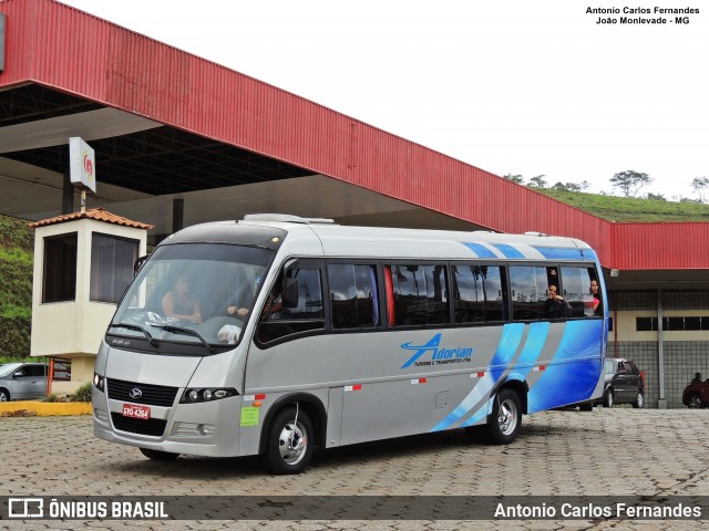 Adorian Turismo e Transporte Ltda 4264 na cidade de João Monlevade, Minas Gerais, Brasil, por Antonio Carlos Fernandes. ID da foto: 8954239.