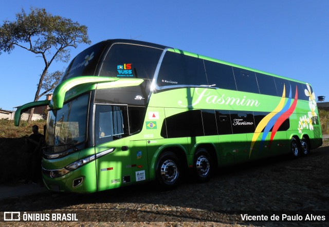 Jasmim Turismo 20020 na cidade de Itaúna, Minas Gerais, Brasil, por Vicente de Paulo Alves. Número da foto: #8980649.