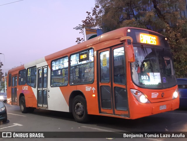 Express de Santiago Uno CJRT22 na cidade de Santiago, Santiago, Metropolitana de Santiago, Chile, por Benjamín Tomás Lazo Acuña. ID da foto: 8984038.