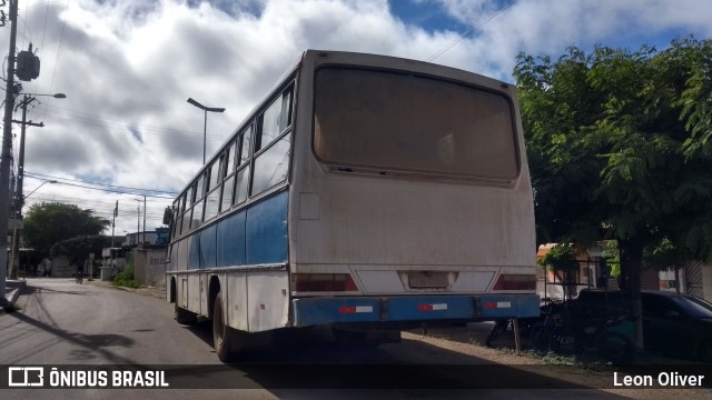 Ônibus Particulares 6385 na cidade de Bezerros, Pernambuco, Brasil, por Leon Oliver. Número da foto: #8985540.