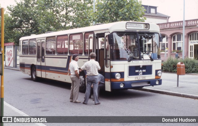 SWEG - Südwestdeutsche Verkehrs-Aktiengesellschaft  na cidade de Freiburg im Breisgau, Baden-Württemberg, Alemanha, por Donald Hudson. ID da foto: 8991017.