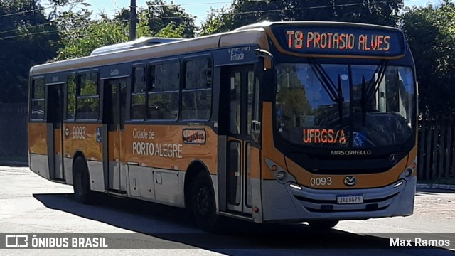 Companhia Carris Porto-Alegrense 0093 na cidade de Porto Alegre, Rio Grande do Sul, Brasil, por Max Ramos. Número da foto: #8994451.
