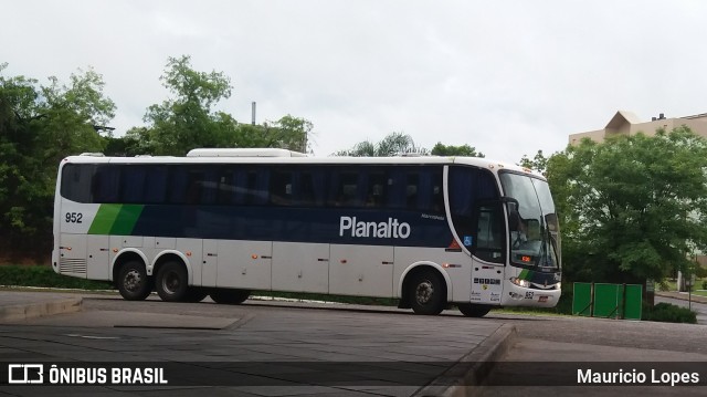 Planalto Transportes 952 na cidade de Santa Maria, Rio Grande do Sul, Brasil, por Mauricio Lopes. ID da foto: 8997540.