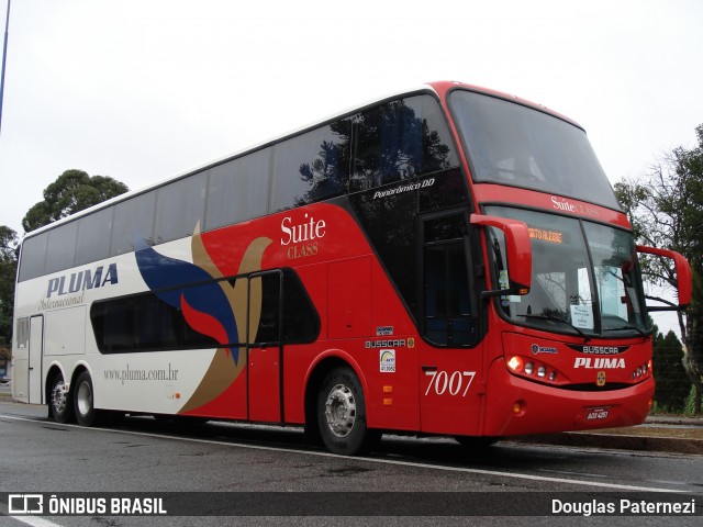 Pluma Conforto e Turismo 7007 na cidade de Curitiba, Paraná, Brasil, por Douglas Paternezi. ID da foto: 8999887.