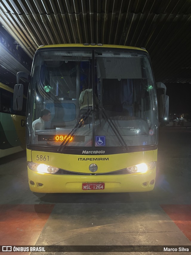 Viação Itapemirim 5861 na cidade de Teófilo Otoni, Minas Gerais, Brasil, por Marco Silva. Número da foto: #9002774.