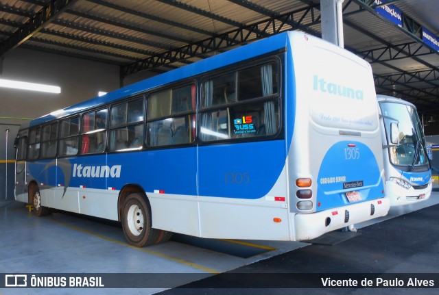 Viação Itaúna 1305 na cidade de Itaúna, Minas Gerais, Brasil, por Vicente de Paulo Alves. Número da foto: #9002937.