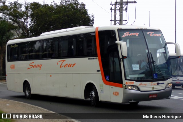 Sany Tour 4300 na cidade de São Paulo, São Paulo, Brasil, por Matheus Henrique. Número da foto: #9003906.