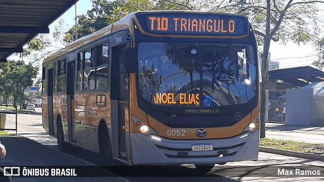 Companhia Carris Porto-Alegrense 0052 na cidade de Porto Alegre, Rio Grande do Sul, Brasil, por Max Ramos. Número da foto: #9007089.