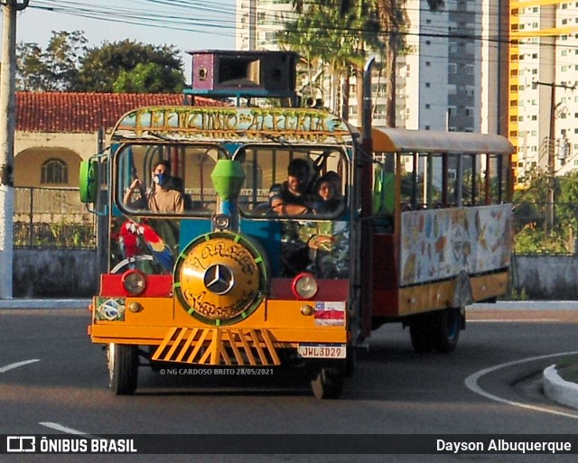 Ônibus Particulares CARAVANA iluminada na cidade de Manaus, Amazonas, Brasil, por Dayson Albuquerque. ID da foto: 8956584.