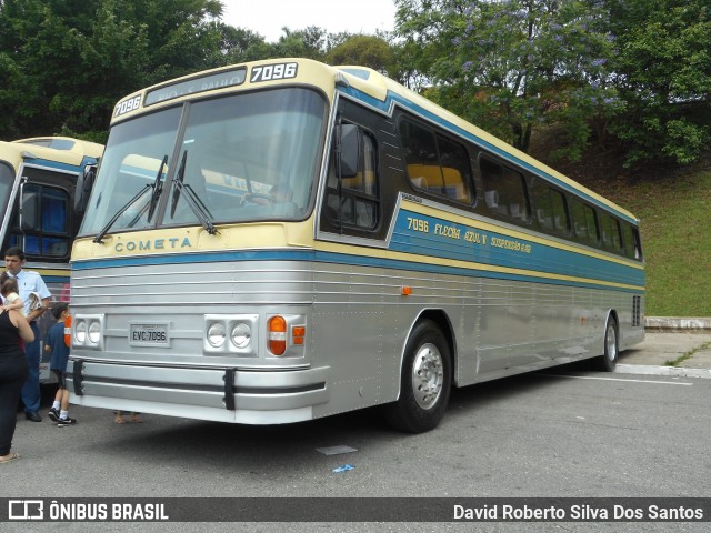 Ônibus Particulares 7096 na cidade de São Paulo, São Paulo, Brasil, por David Roberto Silva Dos Santos. Número da foto: #9007608.