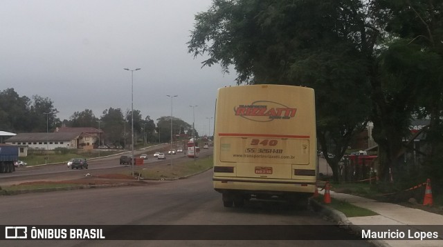 Transportes Rizzatti 340 na cidade de Santa Maria, Rio Grande do Sul, Brasil, por Mauricio Lopes. Número da foto: #9007680.