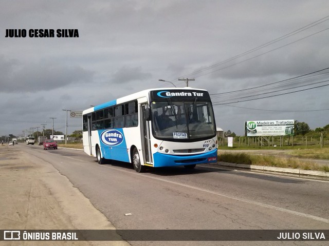 Gandra Tur 910 na cidade de Rio Grande, Rio Grande do Sul, Brasil, por JULIO SILVA. Número da foto: #9017168.