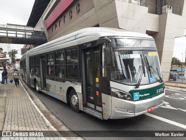 Via Sudeste Transportes S.A. 5 2713 na cidade de São Paulo, São Paulo, Brasil, por Welton Xavier. ID da foto: 9014941.