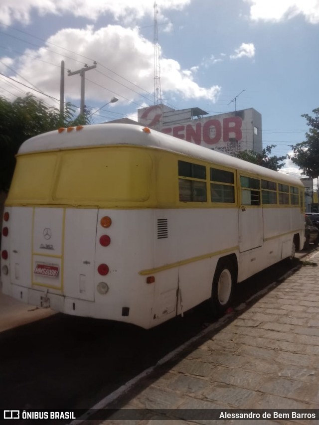 Ônibus Particulares 01 na cidade de Santa Cruz do Capibaribe, Pernambuco, Brasil, por Alessandro de Bem Barros. ID da foto: 9016636.