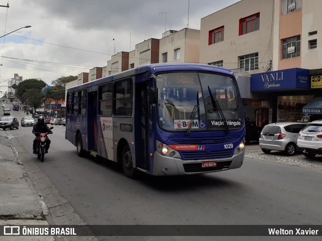 Auto Viação Triângulo 1029 na cidade de São Bernardo do Campo, São Paulo, Brasil, por Welton Xavier. ID da foto: 9016193.