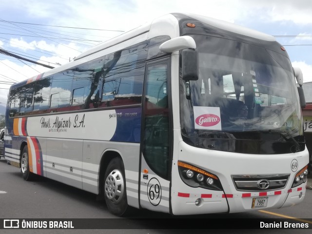 Hermanos Alpizar 69 na cidade de San Vicente, Moravia, San José, Costa Rica, por Daniel Brenes. Número da foto: #9019129.