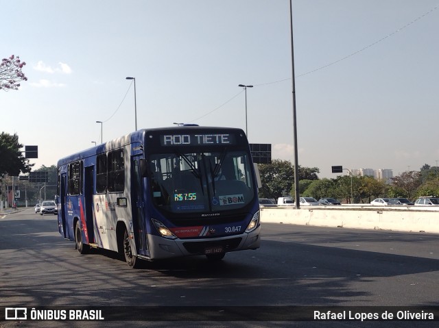 Empresa de Ônibus Vila Galvão 30.647 na cidade de São Paulo, São Paulo, Brasil, por Rafael Lopes de Oliveira. ID da foto: 9031095.