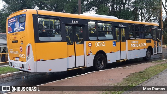Companhia Carris Porto-Alegrense 0082 na cidade de Porto Alegre, Rio Grande do Sul, Brasil, por Max Ramos. Número da foto: #9033812.