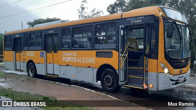 Companhia Carris Porto-Alegrense 0090 na cidade de Porto Alegre, Rio Grande do Sul, Brasil, por Max Ramos. Número da foto: #9033816.