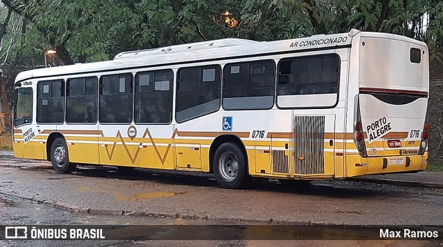 Companhia Carris Porto-Alegrense 0716 na cidade de Porto Alegre, Rio Grande do Sul, Brasil, por Max Ramos. Número da foto: #9033819.