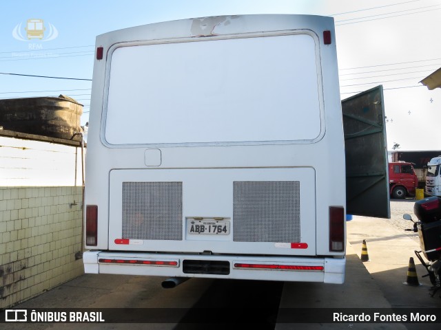 Motorhomes 1764 na cidade de Fazenda Rio Grande, Paraná, Brasil, por Ricardo Fontes Moro. ID da foto: 9036112.