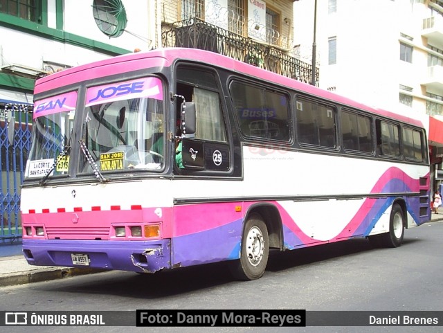 Autobuses sin identificación - Costa Rica 25 na cidade de Carmen, San José, San José, Costa Rica, por Daniel Brenes. ID da foto: 9033935.