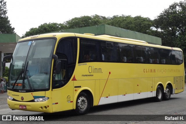 Viação Itapemirim 8815 na cidade de Barra do Piraí, Rio de Janeiro, Brasil, por Rafael H.. ID da foto: 9037633.