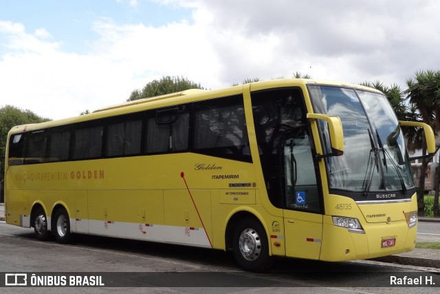 Viação Itapemirim 48135 na cidade de Curitiba, Paraná, Brasil, por Rafael H.. Número da foto: #8967506.