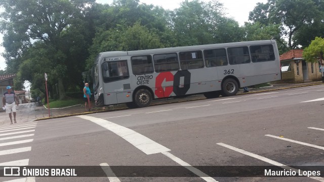 Viação Centro Oeste 362 na cidade de Santiago, Rio Grande do Sul, Brasil, por Mauricio Lopes. Número da foto: #8969085.