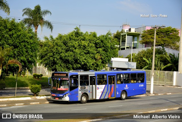 BBTT - Benfica Barueri Transporte e Turismo 27.629 na cidade de Barueri, São Paulo, Brasil, por Michael  Alberto Vieira. ID da foto: 8972155.