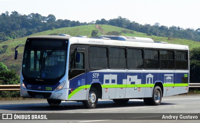 Ônibus Particulares 223 na cidade de Carmo da Cachoeira, Minas Gerais, Brasil, por Andrey Gustavo. Número da foto: #8972226.