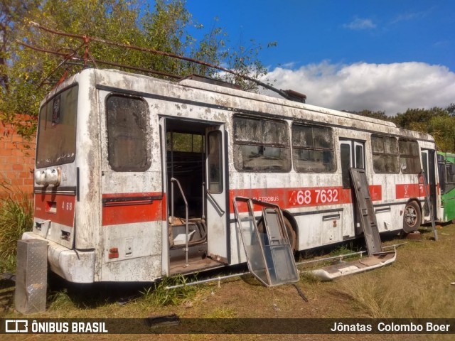 Ônibus Particulares 68 7632 na cidade de Itu, São Paulo, Brasil, por Jônatas  Colombo Boer. ID da foto: 8975214.