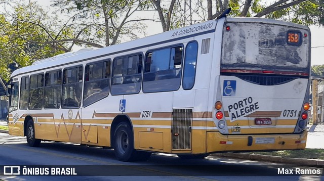 Companhia Carris Porto-Alegrense 0751 na cidade de Porto Alegre, Rio Grande do Sul, Brasil, por Max Ramos. Número da foto: #9039533.