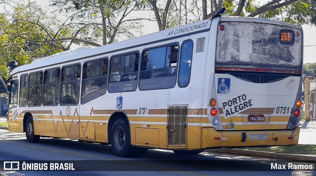 Companhia Carris Porto-Alegrense 0751 na cidade de Porto Alegre, Rio Grande do Sul, Brasil, por Max Ramos. ID da foto: 9039533.