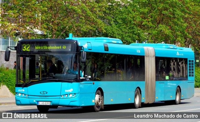 Stadtwerke Verkehrsgesellschaft Frankfurt am Main mbH 391 na cidade de Frankfurt am Main, Hesse, Alemanha, por Leandro Machado de Castro. Número da foto: #9040772.