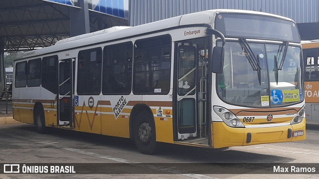 Companhia Carris Porto-Alegrense 0687 na cidade de Porto Alegre, Rio Grande do Sul, Brasil, por Max Ramos. Número da foto: #9070092.