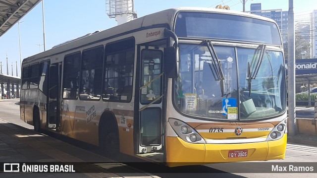 Companhia Carris Porto-Alegrense 0735 na cidade de Porto Alegre, Rio Grande do Sul, Brasil, por Max Ramos. Número da foto: #9075584.