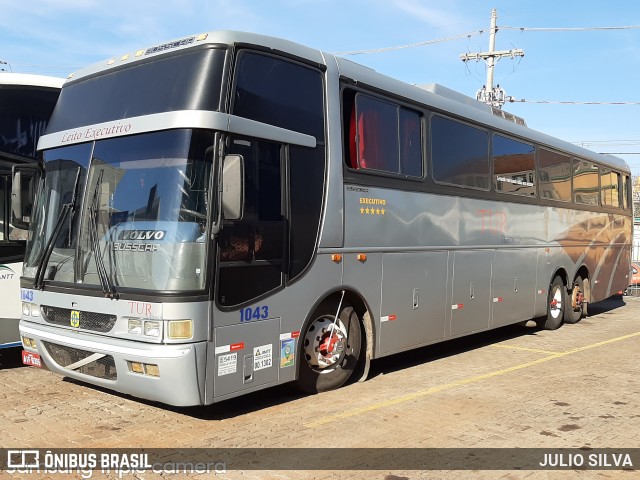 Ônibus Particulares 1043 na cidade de Porto Alegre, Rio Grande do Sul, Brasil, por JULIO SILVA. Número da foto: #9079755.