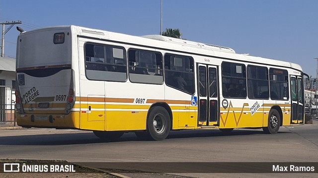 Companhia Carris Porto-Alegrense 0697 na cidade de Porto Alegre, Rio Grande do Sul, Brasil, por Max Ramos. Número da foto: #9083554.