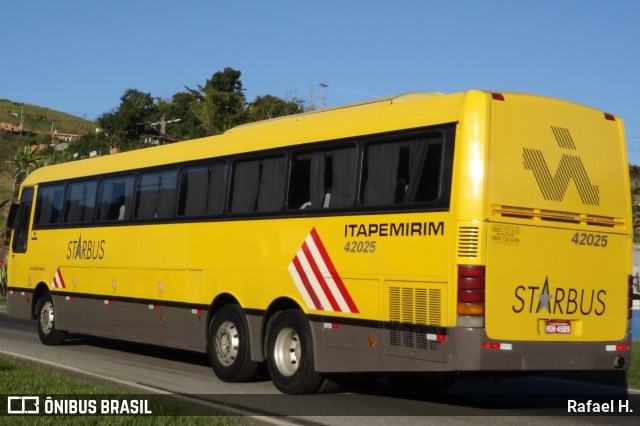 Viação Itapemirim 42025 na cidade de Barra do Piraí, Rio de Janeiro, Brasil, por Rafael H.. Número da foto: #9084727.