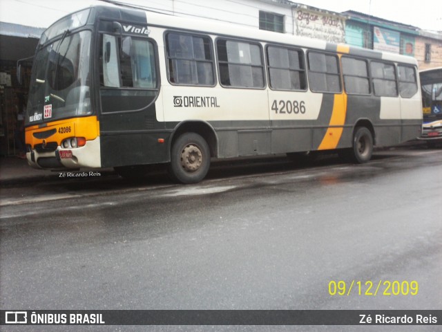 Transportes Oriental 42086 na cidade de Rio de Janeiro, Rio de Janeiro, Brasil, por Zé Ricardo Reis. ID da foto: 9086670.