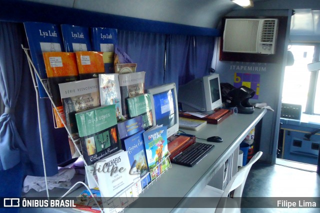 Viação Itapemirim Biblioteca Móvel na cidade de Jaguaquara, Bahia, Brasil, por Filipe Lima. ID da foto: 9089636.