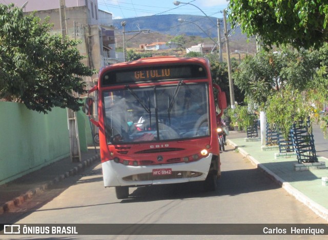 Ônibus Particulares 9942 na cidade de Urandi, Bahia, Brasil, por Carlos  Henrique. Número da foto: #9092400.