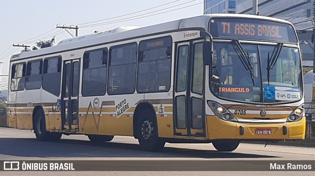 Companhia Carris Porto-Alegrense 0705 na cidade de Porto Alegre, Rio Grande do Sul, Brasil, por Max Ramos. Número da foto: #9092172.